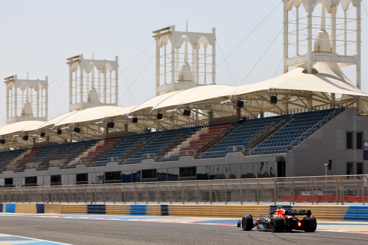 TEST BAHRAIN, Sergio Perez (MEX) Red Bull Racing RB18.
10.03.2022. Formula 1 Testing, Sakhir, Bahrain, Day One.
- www.xpbimages.com, EMail: requests@xpbimages.com © Copyright: Batchelor / XPB Images