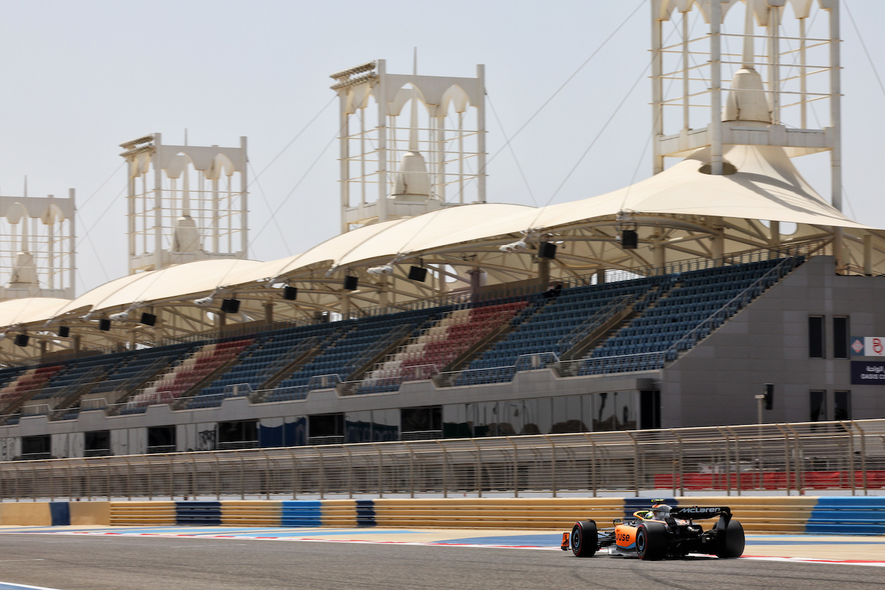 TEST BAHRAIN, Lando Norris (GBR) McLaren MCL36.
10.03.2022. Formula 1 Testing, Sakhir, Bahrain, Day One.
- www.xpbimages.com, EMail: requests@xpbimages.com © Copyright: Batchelor / XPB Images