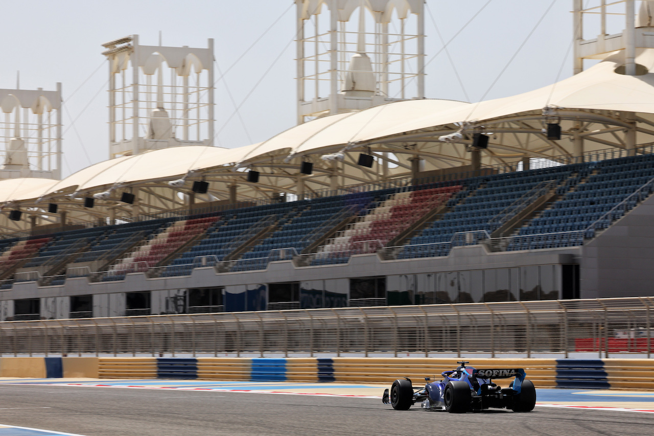 TEST BAHRAIN, Alexander Albon (THA) Williams Racing FW44.
10.03.2022. Formula 1 Testing, Sakhir, Bahrain, Day One.
- www.xpbimages.com, EMail: requests@xpbimages.com © Copyright: Batchelor / XPB Images