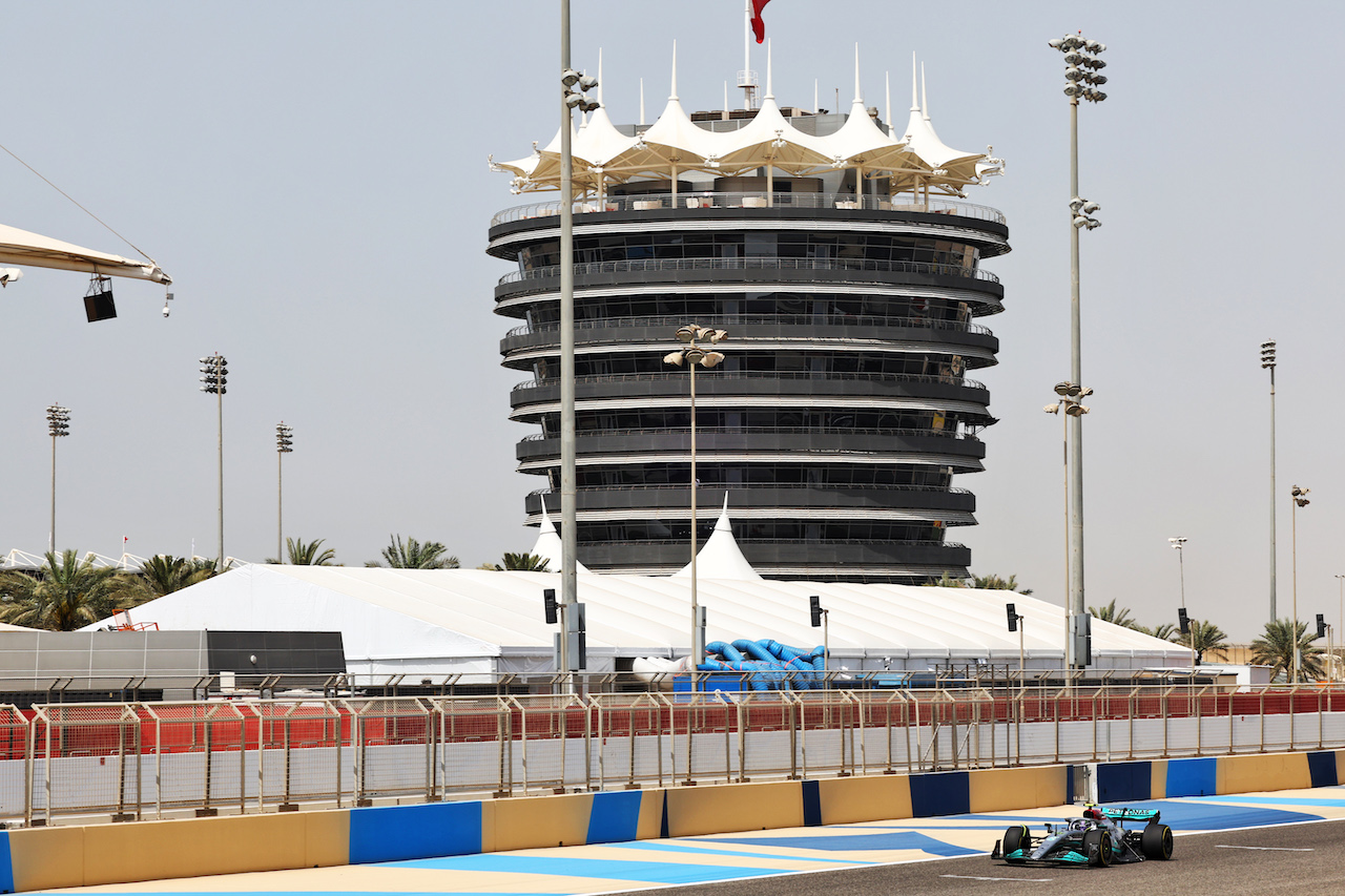 TEST BAHRAIN, Lewis Hamilton (GBR) Mercedes AMG F1 W13.
10.03.2022. Formula 1 Testing, Sakhir, Bahrain, Day One.
- www.xpbimages.com, EMail: requests@xpbimages.com © Copyright: Batchelor / XPB Images