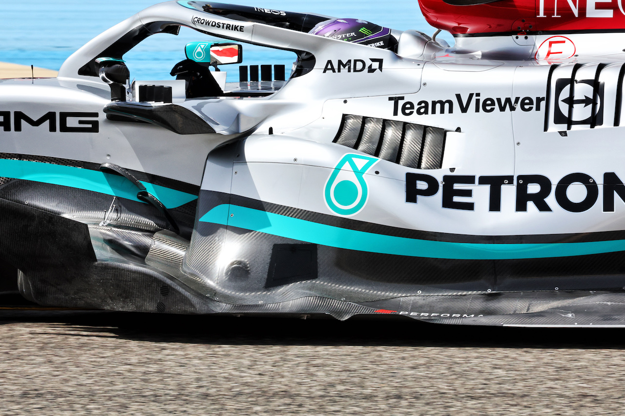 TEST BAHRAIN, Lewis Hamilton (GBR) Mercedes AMG F1 W13 - sidepod detail.
10.03.2022. Formula 1 Testing, Sakhir, Bahrain, Day One.
- www.xpbimages.com, EMail: requests@xpbimages.com © Copyright: Batchelor / XPB Images