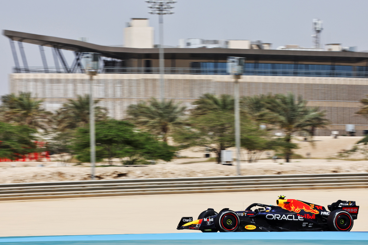 TEST BAHRAIN, Sergio Perez (MEX) Red Bull Racing RB18.
10.03.2022. Formula 1 Testing, Sakhir, Bahrain, Day One.
- www.xpbimages.com, EMail: requests@xpbimages.com © Copyright: Batchelor / XPB Images