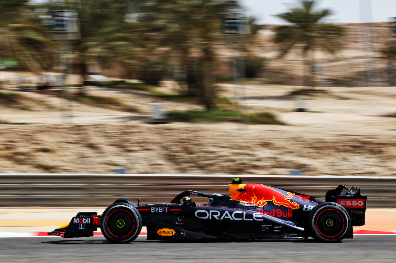 TEST BAHRAIN, Sergio Perez (MEX) Red Bull Racing RB18.
10.03.2022. Formula 1 Testing, Sakhir, Bahrain, Day One.
- www.xpbimages.com, EMail: requests@xpbimages.com © Copyright: Batchelor / XPB Images