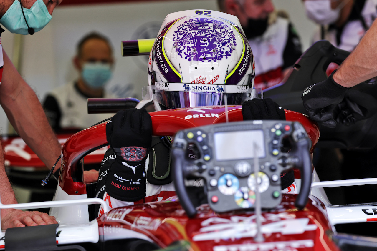 TEST BAHRAIN, Guanyu Zhou (CHN) Alfa Romeo F1 Team C42.
10.03.2022. Formula 1 Testing, Sakhir, Bahrain, Day One.
- www.xpbimages.com, EMail: requests@xpbimages.com © Copyright: Bearne / XPB Images
