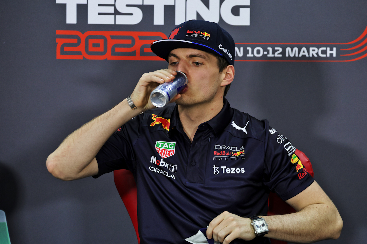 TEST BAHRAIN, Max Verstappen (NLD) Red Bull Racing in the FIA Press Conference.
10.03.2022. Formula 1 Testing, Sakhir, Bahrain, Day One.
- www.xpbimages.com, EMail: requests@xpbimages.com © Copyright: Bearne / XPB Images