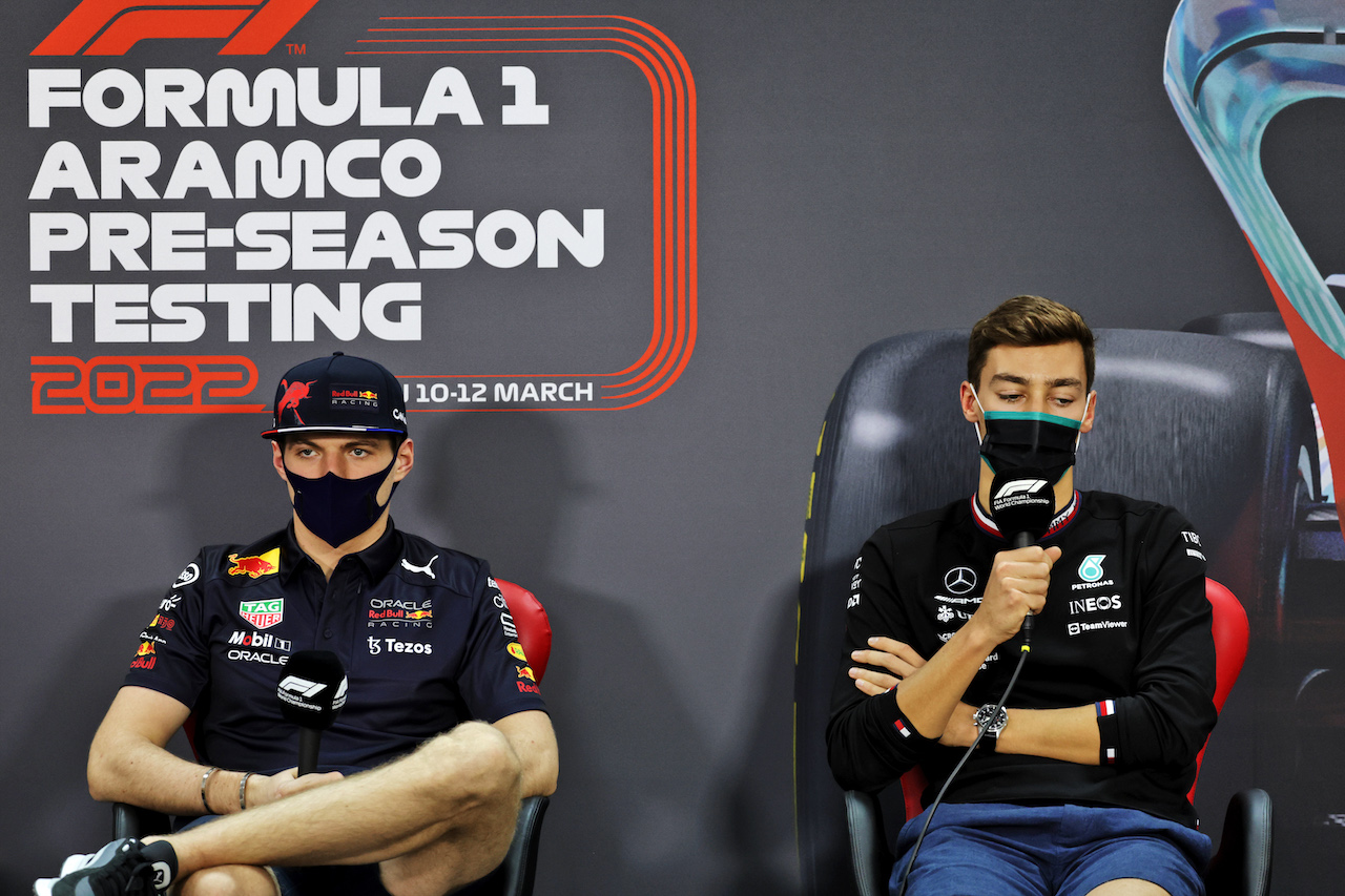 TEST BAHRAIN, (L to R): Max Verstappen (NLD) Red Bull Racing e George Russell (GBR) Mercedes AMG F1 in the FIA Press Conference.
10.03.2022. Formula 1 Testing, Sakhir, Bahrain, Day One.
- www.xpbimages.com, EMail: requests@xpbimages.com © Copyright: Bearne / XPB Images