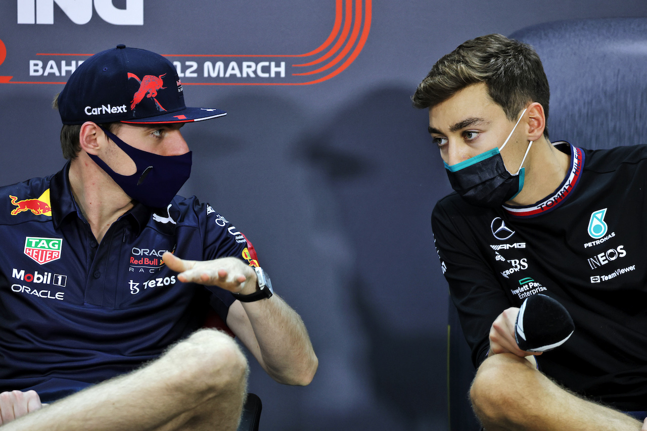 TEST BAHRAIN, (L to R): Max Verstappen (NLD) Red Bull Racing e George Russell (GBR) Mercedes AMG F1 in the FIA Press Conference.
10.03.2022. Formula 1 Testing, Sakhir, Bahrain, Day One.
- www.xpbimages.com, EMail: requests@xpbimages.com © Copyright: Bearne / XPB Images