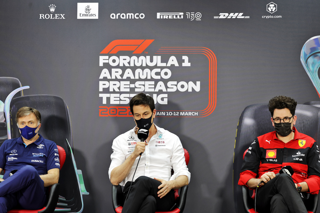 TEST BAHRAIN, (L to R): Jost Capito (GER) Williams Racing Chief Executive Officer; Toto Wolff (GER) Mercedes AMG F1 Shareholder e Executive Director; e Mattia Binotto (ITA) Ferrari Team Principal, in the FIA Press Conference.
10.03.2022. Formula 1 Testing, Sakhir, Bahrain, Day One.
- www.xpbimages.com, EMail: requests@xpbimages.com © Copyright: Bearne / XPB Images