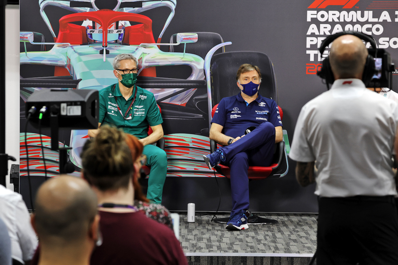 TEST BAHRAIN, (L to R): Mike Krack (LUX) Aston Martin F1 Team, Team Principal e Jost Capito (GER) Williams Racing Chief Executive Officer in the FIA Press Conference.
10.03.2022. Formula 1 Testing, Sakhir, Bahrain, Day One.
- www.xpbimages.com, EMail: requests@xpbimages.com © Copyright: Bearne / XPB Images