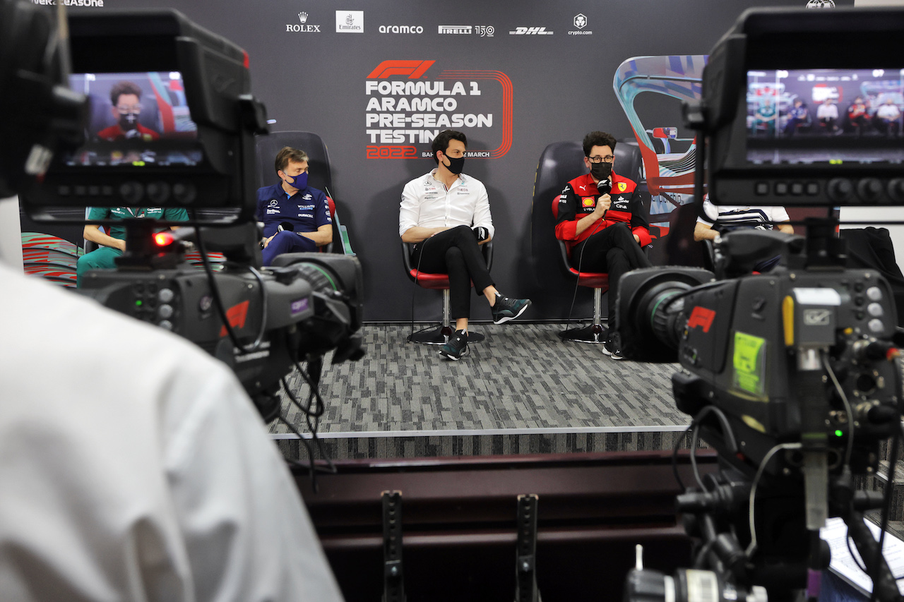 TEST BAHRAIN, (L to R): Jost Capito (GER) Williams Racing Chief Executive Officer; Toto Wolff (GER) Mercedes AMG F1 Shareholder e Executive Director; e Mattia Binotto (ITA) Ferrari Team Principal, in the FIA Press Conference.
10.03.2022. Formula 1 Testing, Sakhir, Bahrain, Day One.
- www.xpbimages.com, EMail: requests@xpbimages.com © Copyright: Bearne / XPB Images