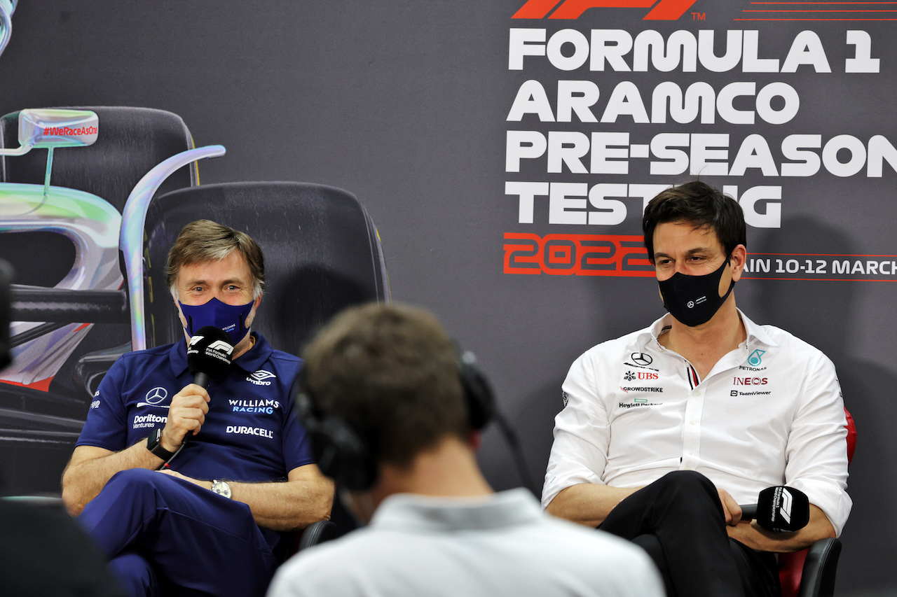 TEST BAHRAIN, (L to R): Jost Capito (GER) Williams Racing Chief Executive Officer e Toto Wolff (GER) Mercedes AMG F1 Shareholder e Executive Director in the FIA Press Conference.
10.03.2022. Formula 1 Testing, Sakhir, Bahrain, Day One.
- www.xpbimages.com, EMail: requests@xpbimages.com © Copyright: Bearne / XPB Images