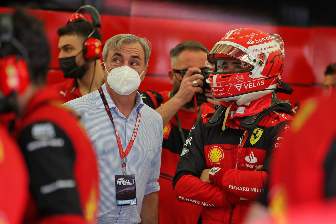 TEST BAHRAIN, (L to R): Carlos Sainz (ESP) with Charles Leclerc (MON) Ferrari.
10.03.2022. Formula 1 Testing, Sakhir, Bahrain, Day One.
- www.xpbimages.com, EMail: requests@xpbimages.com © Copyright: Batchelor / XPB Images