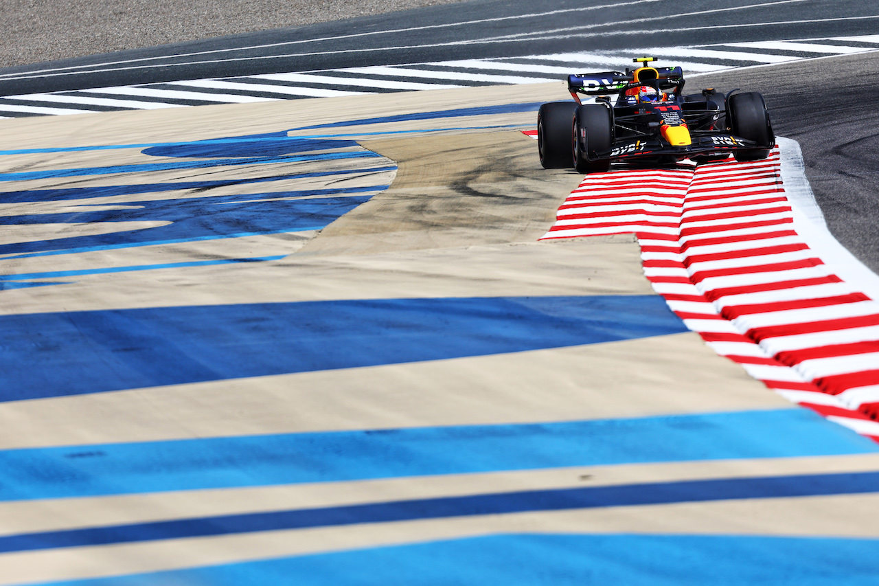 TEST BAHRAIN, Sergio Perez (MEX) Red Bull Racing RB18.
10.03.2022. Formula 1 Testing, Sakhir, Bahrain, Day One.
- www.xpbimages.com, EMail: requests@xpbimages.com © Copyright: Batchelor / XPB Images