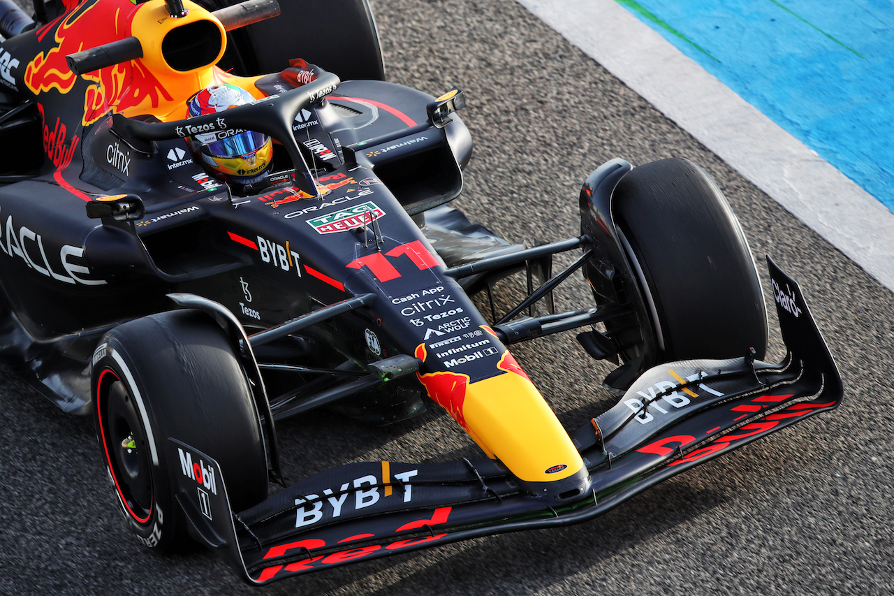 TEST BAHRAIN, Sergio Perez (MEX) Red Bull Racing RB18.
10.03.2022. Formula 1 Testing, Sakhir, Bahrain, Day One.
 - www.xpbimages.com, EMail: requests@xpbimages.com © Copyright: Coates / XPB Images