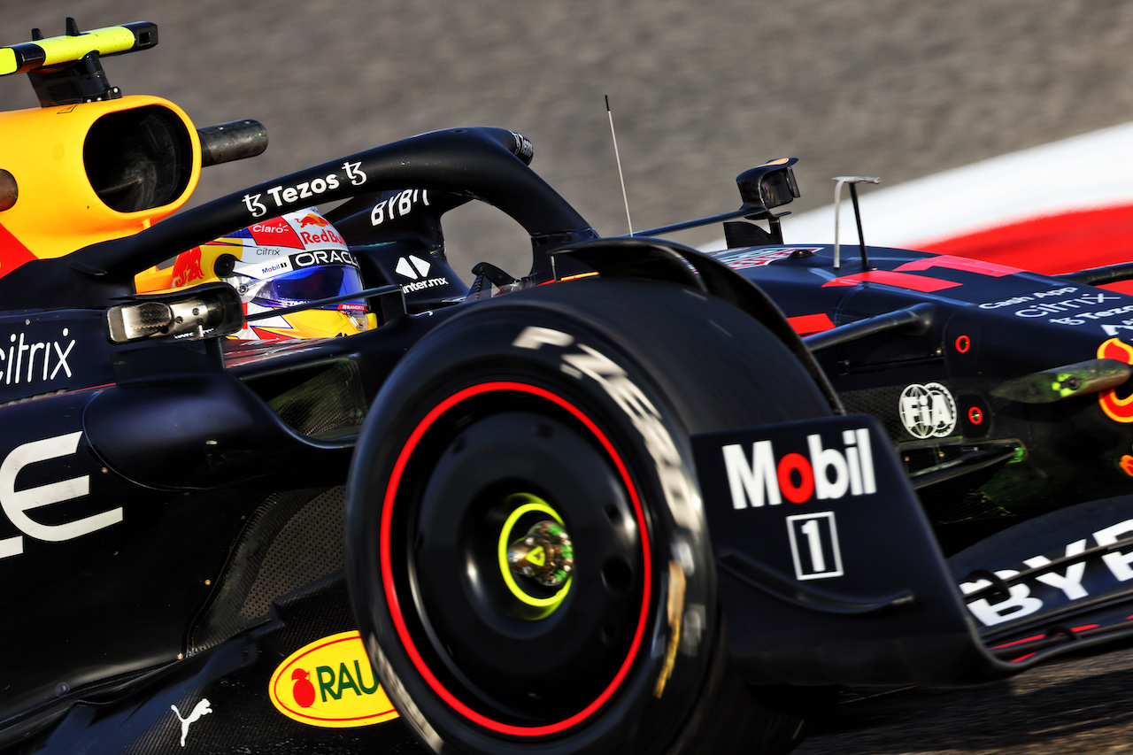TEST BAHRAIN, Sergio Perez (MEX) Red Bull Racing RB18.
10.03.2022. Formula 1 Testing, Sakhir, Bahrain, Day One.
- www.xpbimages.com, EMail: requests@xpbimages.com © Copyright: Batchelor / XPB Images