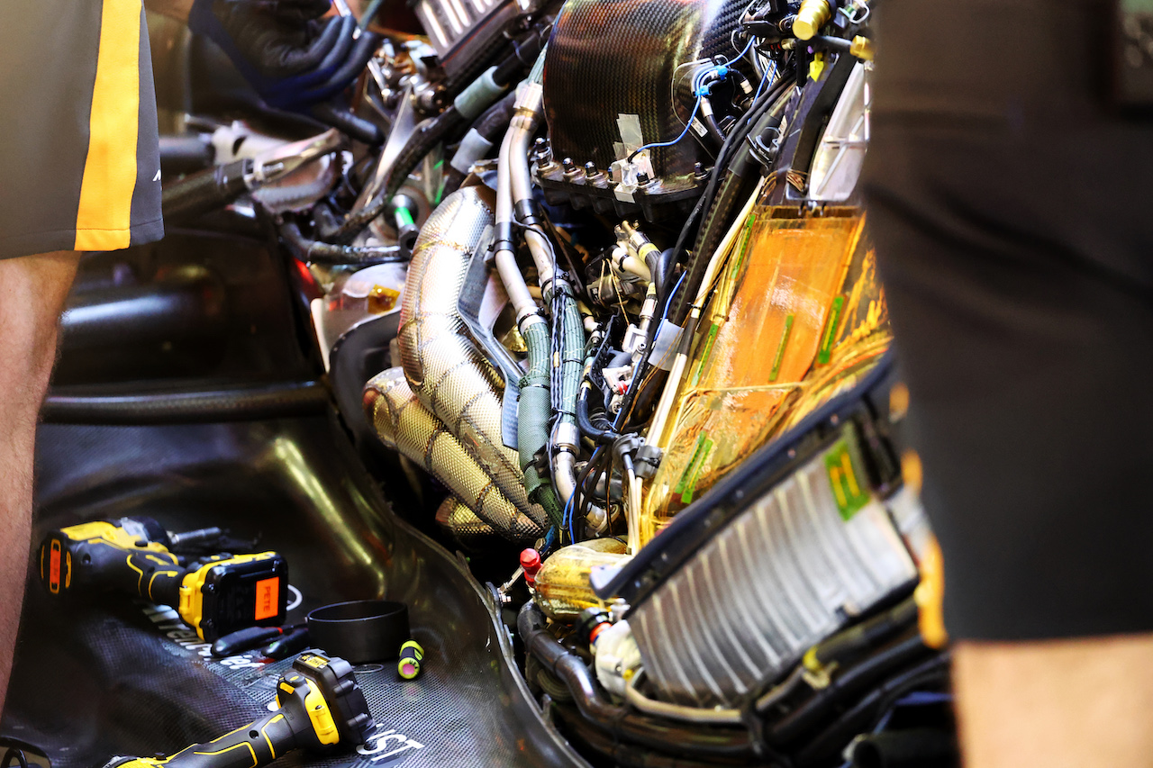 TEST BAHRAIN, McLaren MCL36 sidepod detail.
10.03.2022. Formula 1 Testing, Sakhir, Bahrain, Day One.
- www.xpbimages.com, EMail: requests@xpbimages.com © Copyright: Batchelor / XPB Images