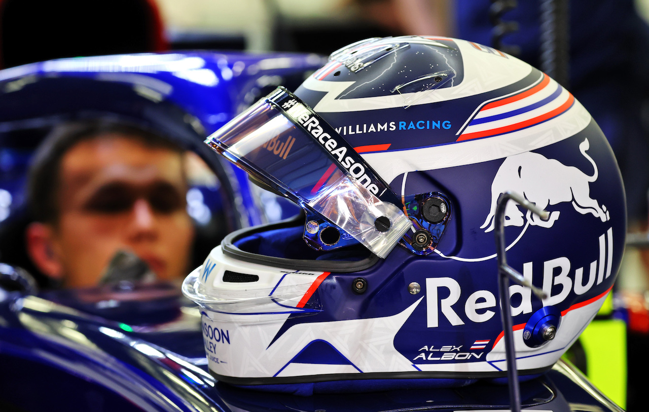 TEST BAHRAIN, The helmet of Alexander Albon (THA) Williams Racing FW44.
10.03.2022. Formula 1 Testing, Sakhir, Bahrain, Day One.
- www.xpbimages.com, EMail: requests@xpbimages.com © Copyright: Batchelor / XPB Images