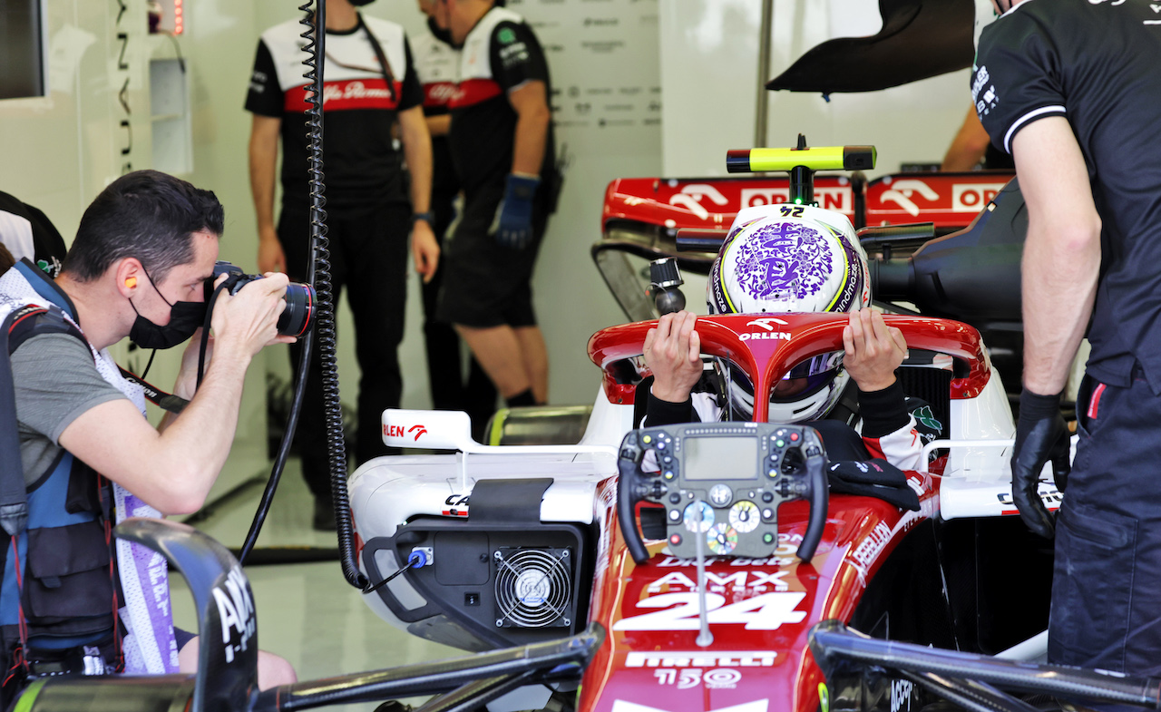 TEST BAHRAIN, Guanyu Zhou (CHN) Alfa Romeo F1 Team C42.
10.03.2022. Formula 1 Testing, Sakhir, Bahrain, Day One.
- www.xpbimages.com, EMail: requests@xpbimages.com © Copyright: Bearne / XPB Images