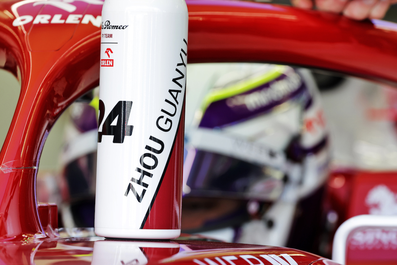 TEST BAHRAIN, Drinks bottle for Guanyu Zhou (CHN) Alfa Romeo F1 Team C42.
10.03.2022. Formula 1 Testing, Sakhir, Bahrain, Day One.
- www.xpbimages.com, EMail: requests@xpbimages.com © Copyright: Bearne / XPB Images