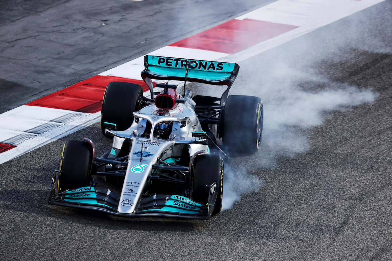 TEST BAHRAIN, George Russell (GBR) Mercedes AMG F1 W13 locks up under braking.
10.03.2022. Formula 1 Testing, Sakhir, Bahrain, Day One.
 - www.xpbimages.com, EMail: requests@xpbimages.com © Copyright: Coates / XPB Images