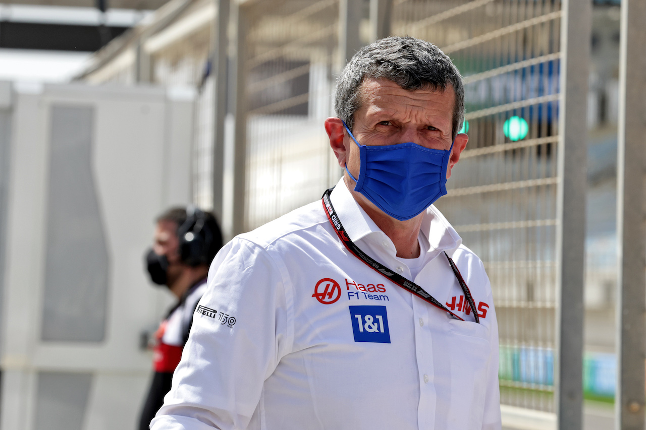 TEST BAHRAIN, Guenther Steiner (ITA) Haas F1 Team Prinicipal.
10.03.2022. Formula 1 Testing, Sakhir, Bahrain, Day One.
- www.xpbimages.com, EMail: requests@xpbimages.com © Copyright: Bearne / XPB Images