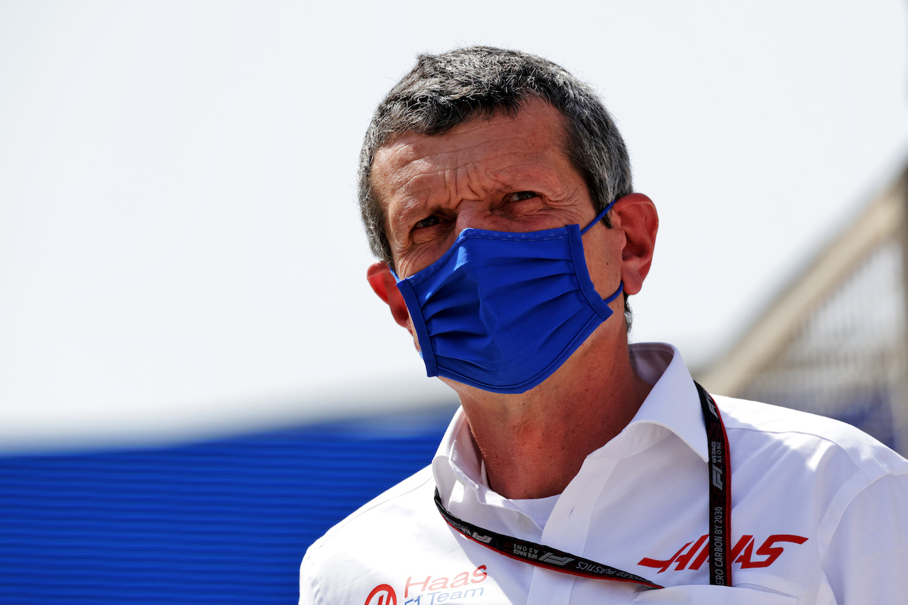TEST BAHRAIN, Guenther Steiner (ITA) Haas F1 Team Prinicipal.
10.03.2022. Formula 1 Testing, Sakhir, Bahrain, Day One.
- www.xpbimages.com, EMail: requests@xpbimages.com © Copyright: Bearne / XPB Images