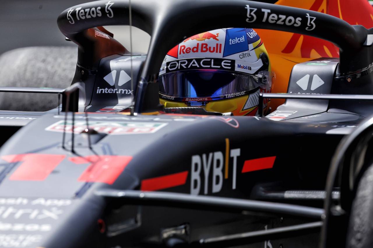 TEST BAHRAIN, Sergio Perez (MEX) Red Bull Racing RB18.
10.03.2022. Formula 1 Testing, Sakhir, Bahrain, Day One.
- www.xpbimages.com, EMail: requests@xpbimages.com © Copyright: Bearne / XPB Images