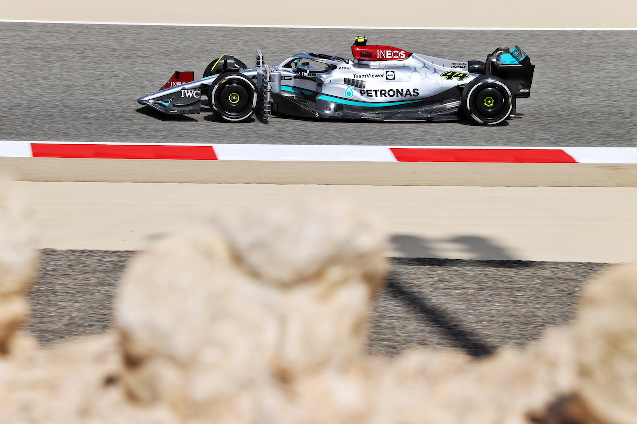 TEST BAHRAIN, Lewis Hamilton (GBR) Mercedes AMG F1 W13.
10.03.2022. Formula 1 Testing, Sakhir, Bahrain, Day One.
- www.xpbimages.com, EMail: requests@xpbimages.com © Copyright: Moy / XPB Images