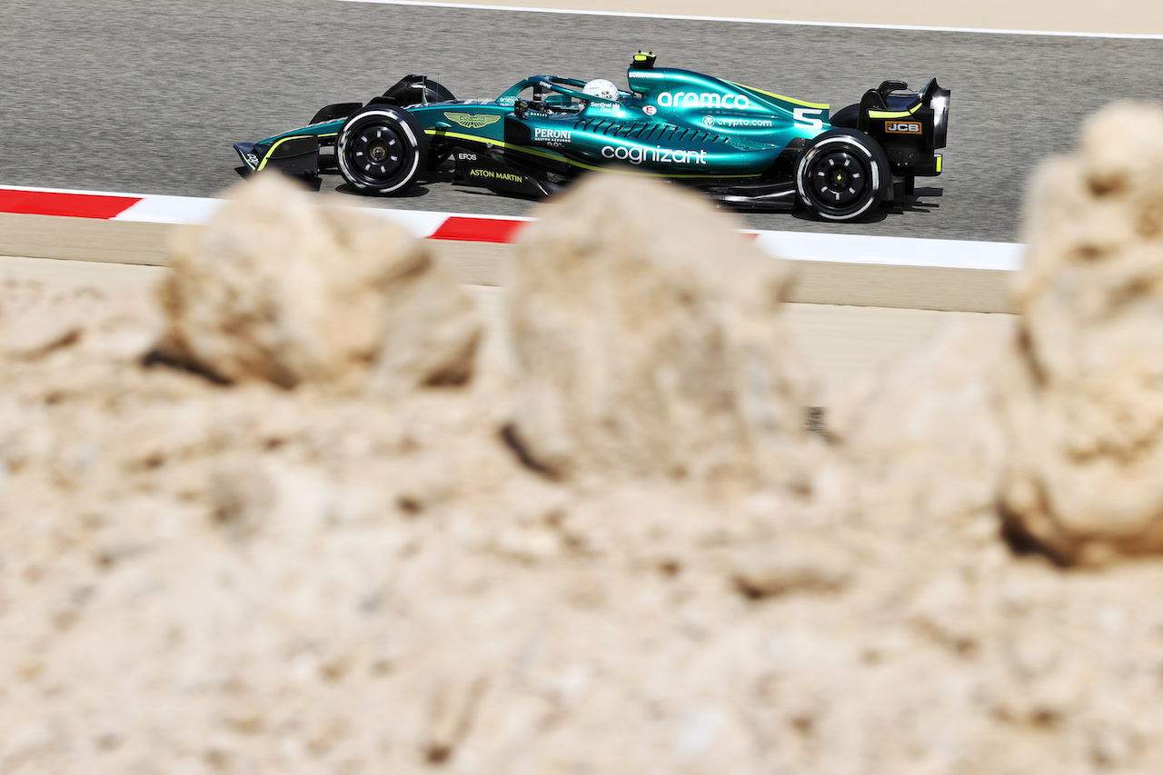 TEST BAHRAIN, Sebastian Vettel (GER) Aston Martin F1 Team AMR22.
10.03.2022. Formula 1 Testing, Sakhir, Bahrain, Day One.
- www.xpbimages.com, EMail: requests@xpbimages.com © Copyright: Moy / XPB Images