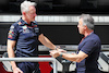 TEST BAHRAIN, (L to R): Jonathan Wheatley (GBR) Red Bull Racing Team Manager with Jean Alesi (FRA).
10.03.2022. Formula 1 Testing, Sakhir, Bahrain, Day One.
 - www.xpbimages.com, EMail: requests@xpbimages.com © Copyright: Coates / XPB Images