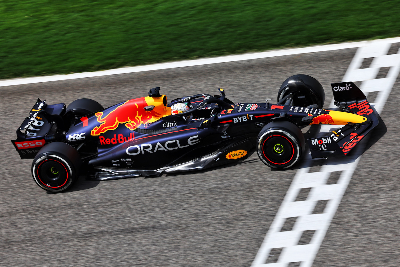 TEST BAHRAIN, Max Verstappen (NLD) Red Bull Racing RB18.
11.03.2022. Formula 1 Testing, Sakhir, Bahrain, Day Two.
- www.xpbimages.com, EMail: requests@xpbimages.com © Copyright: Batchelor / XPB Images