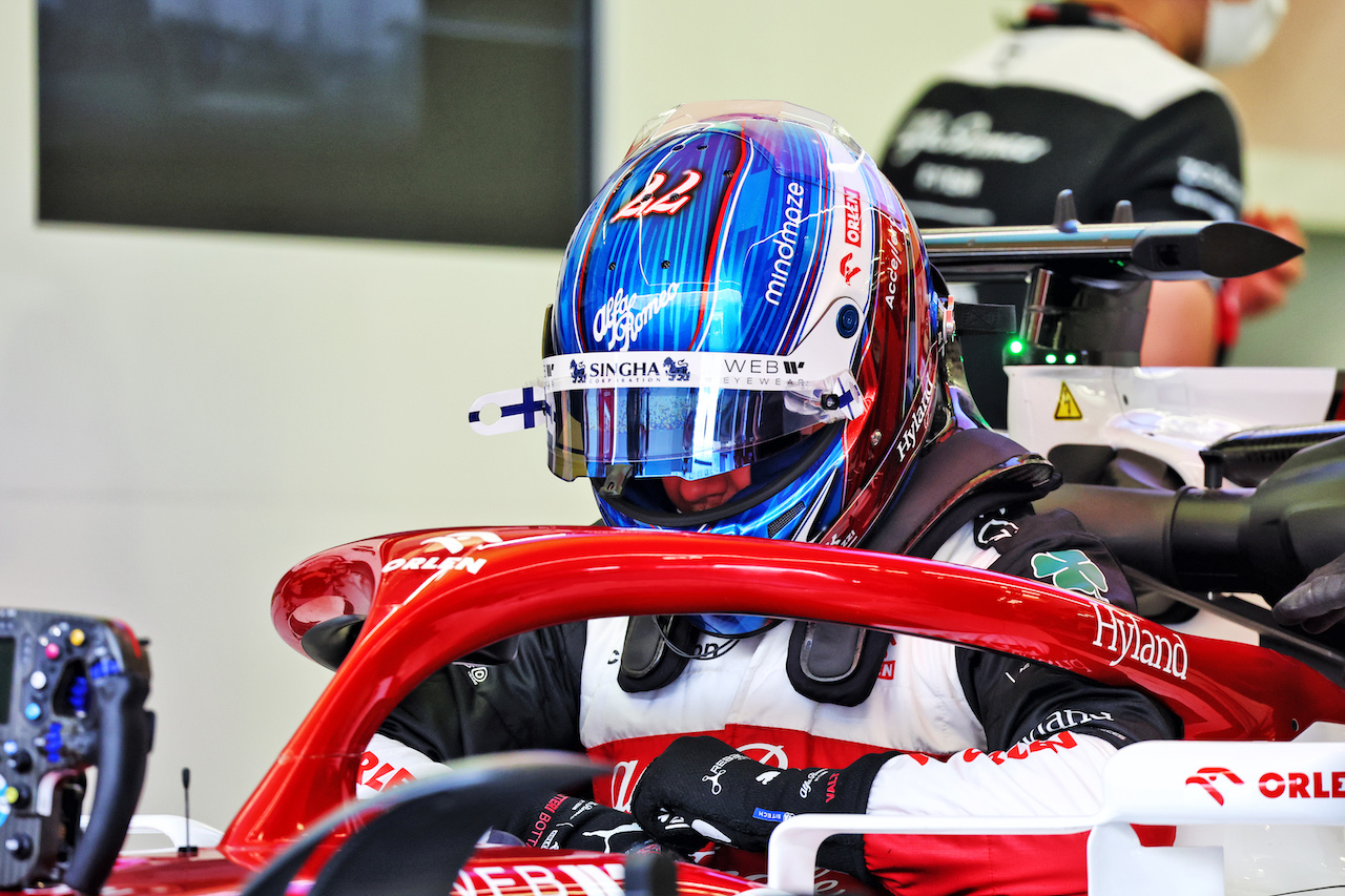 TEST BAHRAIN, Valtteri Bottas (FIN) Alfa Romeo F1 Team C42.
11.03.2022. Formula 1 Testing, Sakhir, Bahrain, Day Two.
- www.xpbimages.com, EMail: requests@xpbimages.com © Copyright: Batchelor / XPB Images