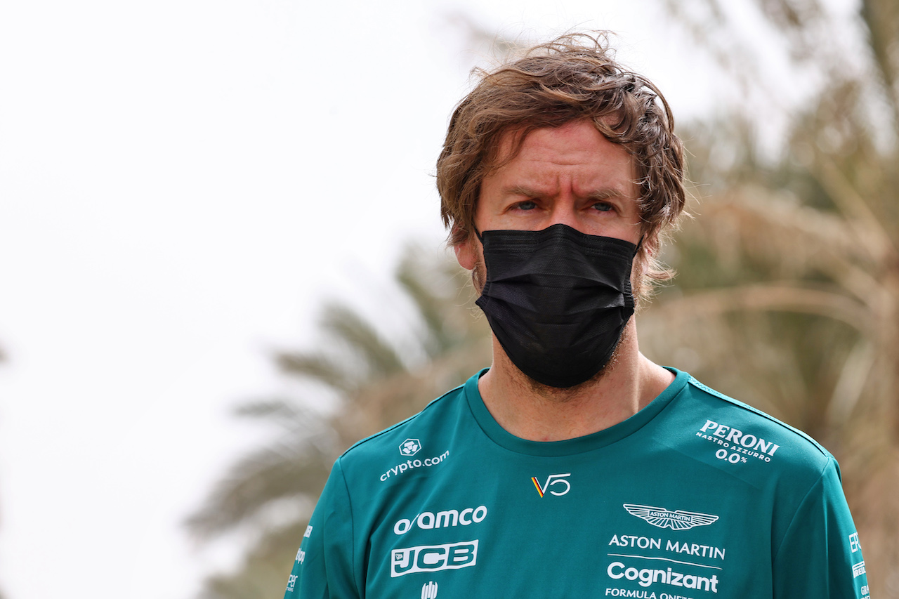 TEST BAHRAIN, Sebastian Vettel (GER) Aston Martin F1 Team.
11.03.2022. Formula 1 Testing, Sakhir, Bahrain, Day Two.
- www.xpbimages.com, EMail: requests@xpbimages.com © Copyright: Batchelor / XPB Images