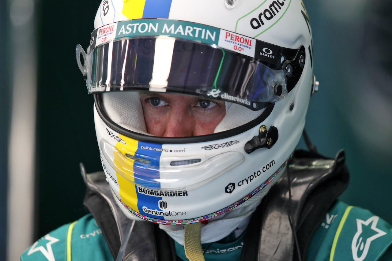 TEST BAHRAIN, Sebastian Vettel (GER) Aston Martin F1 Team.
11.03.2022. Formula 1 Testing, Sakhir, Bahrain, Day Two.
 - www.xpbimages.com, EMail: requests@xpbimages.com © Copyright: Coates / XPB Images