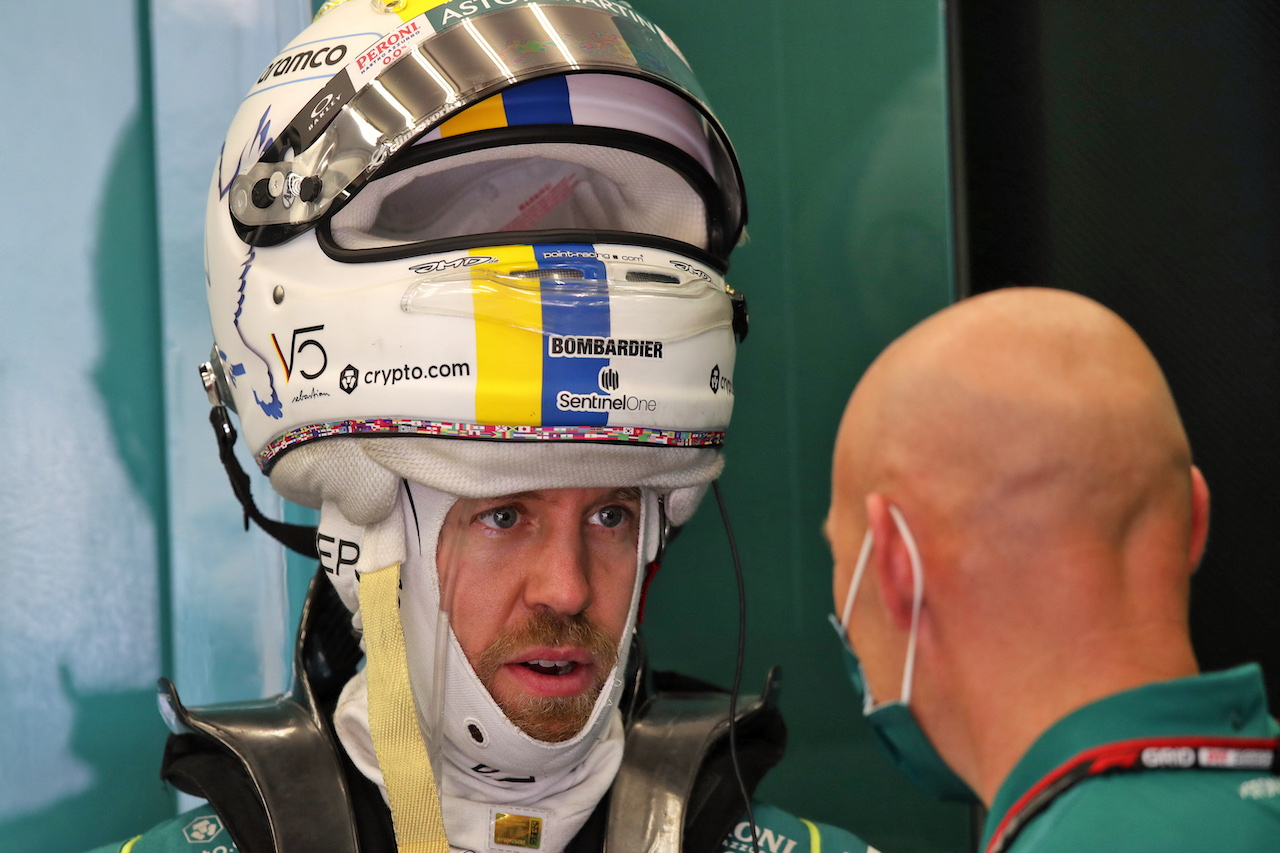 TEST BAHRAIN, Sebastian Vettel (GER) Aston Martin F1 Team.
11.03.2022. Formula 1 Testing, Sakhir, Bahrain, Day Two.
 - www.xpbimages.com, EMail: requests@xpbimages.com © Copyright: Coates / XPB Images