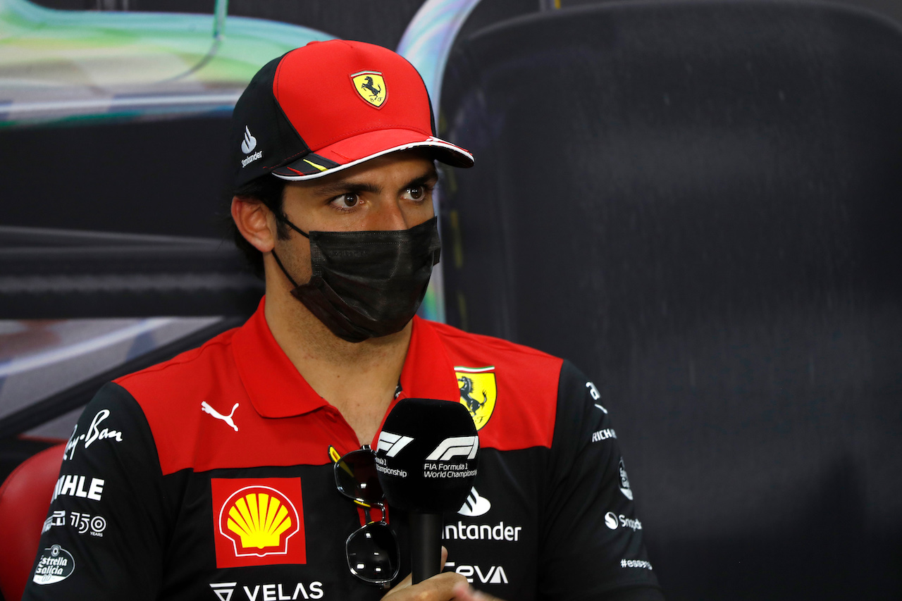 TEST BAHRAIN, Carlos Sainz Jr (ESP) Ferrari in the FIA Press Conference.
11.03.2022. Formula 1 Testing, Sakhir, Bahrain, Day Two.
- www.xpbimages.com, EMail: requests@xpbimages.com © Copyright: XPB Images