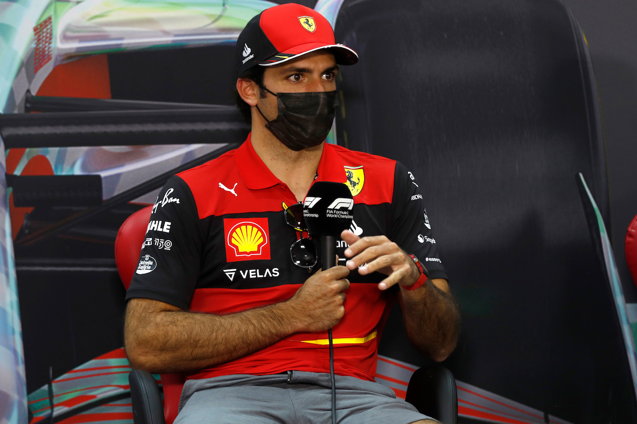 TEST BAHRAIN, Carlos Sainz Jr (ESP) Ferrari in the FIA Press Conference.
11.03.2022. Formula 1 Testing, Sakhir, Bahrain, Day Two.
- www.xpbimages.com, EMail: requests@xpbimages.com © Copyright: XPB Images