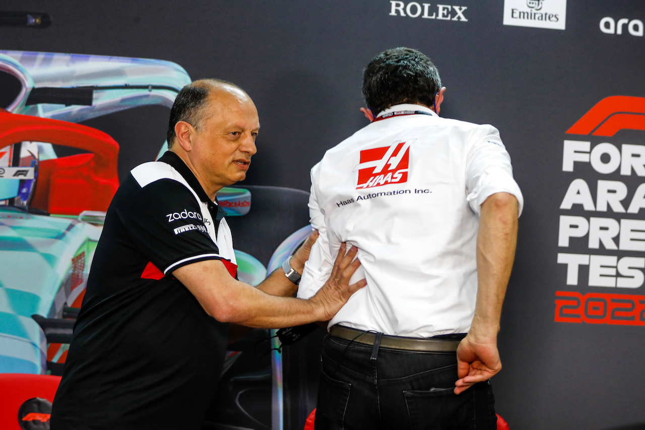 TEST BAHRAIN, Frederic Vasseur (FRA) Alfa Romeo F1 Team Team Principal with Guenther Steiner (ITA) Haas F1 Team Prinicipal in the FIA Press Conference.
11.03.2022. Formula 1 Testing, Sakhir, Bahrain, Day Two.
- www.xpbimages.com, EMail: requests@xpbimages.com © Copyright: XPB Images