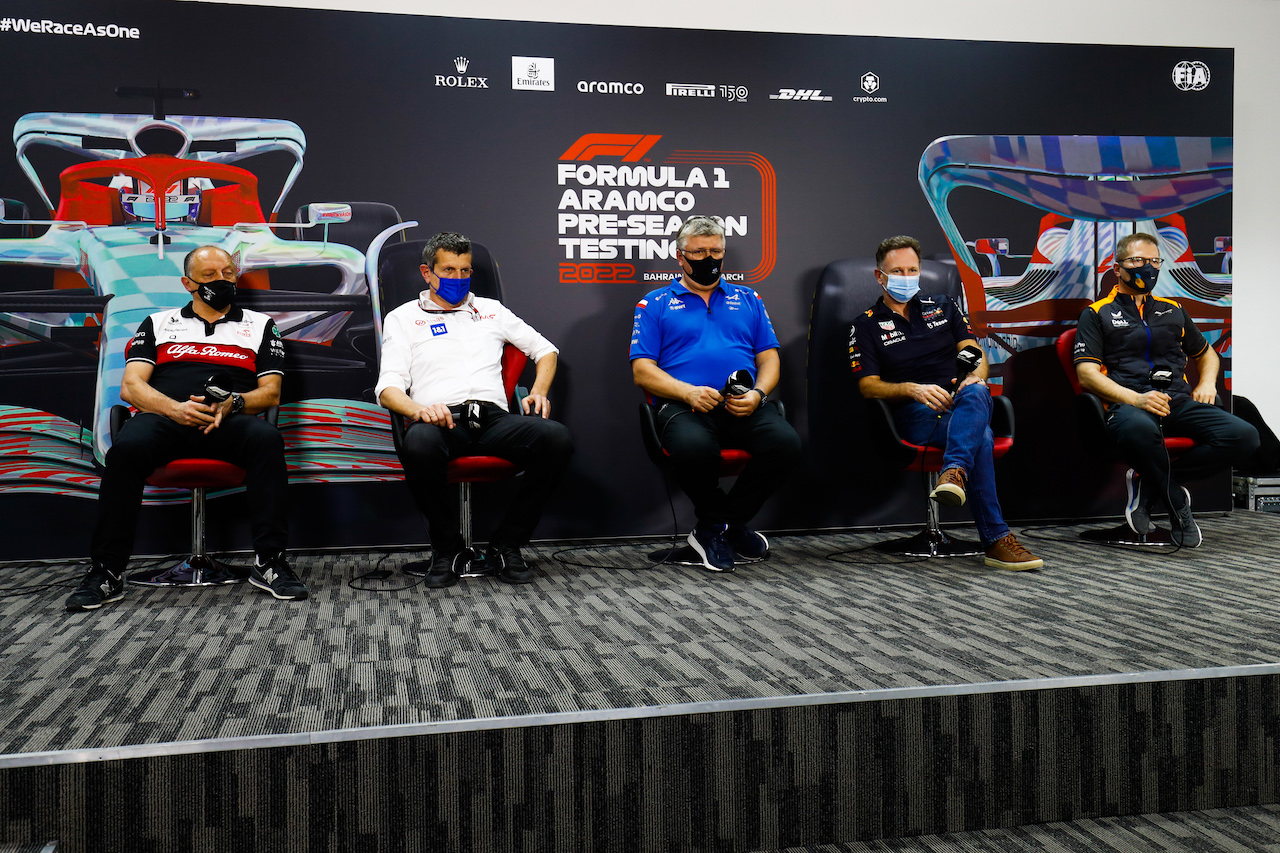 TEST BAHRAIN, The FIA Press Conference (L to R): Frederic Vasseur (FRA) Alfa Romeo F1 Team Team Principal; Guenther Steiner (ITA) Haas F1 Team Prinicipal; Otmar Szafnauer (USA) Alpine F1 Team, Team Principal; Christian Horner (GBR) Red Bull Racing Team Principal; Andreas Seidl, McLaren Managing Director.
11.03.2022. Formula 1 Testing, Sakhir, Bahrain, Day Two.
- www.xpbimages.com, EMail: requests@xpbimages.com © Copyright: XPB Images