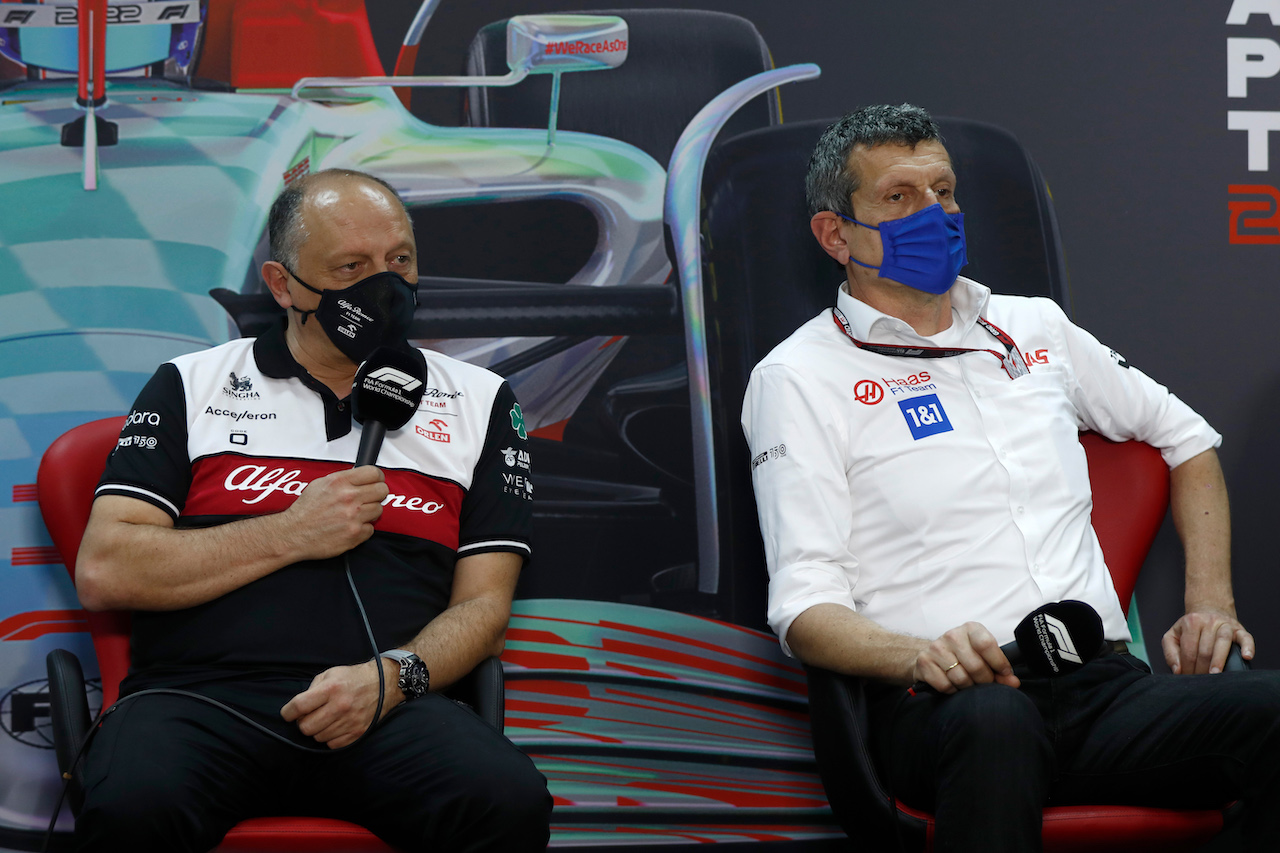 TEST BAHRAIN, Frederic Vasseur (FRA) Alfa Romeo F1 Team Team Principal with Guenther Steiner (ITA) Haas F1 Team Prinicipal in the FIA Press Conference.
11.03.2022. Formula 1 Testing, Sakhir, Bahrain, Day Two.
- www.xpbimages.com, EMail: requests@xpbimages.com © Copyright: XPB Images