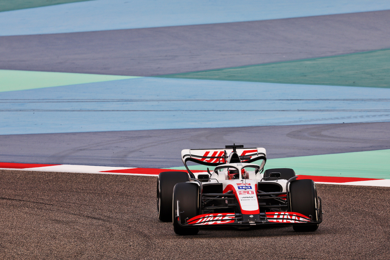 TEST BAHRAIN, Kevin Magnussen (DEN) Haas VF-22.
11.03.2022. Formula 1 Testing, Sakhir, Bahrain, Day Two.
- www.xpbimages.com, EMail: requests@xpbimages.com © Copyright: Batchelor / XPB Images