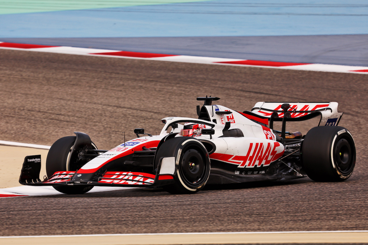 TEST BAHRAIN, Kevin Magnussen (DEN) Haas VF-22.
11.03.2022. Formula 1 Testing, Sakhir, Bahrain, Day Two.
- www.xpbimages.com, EMail: requests@xpbimages.com © Copyright: Batchelor / XPB Images