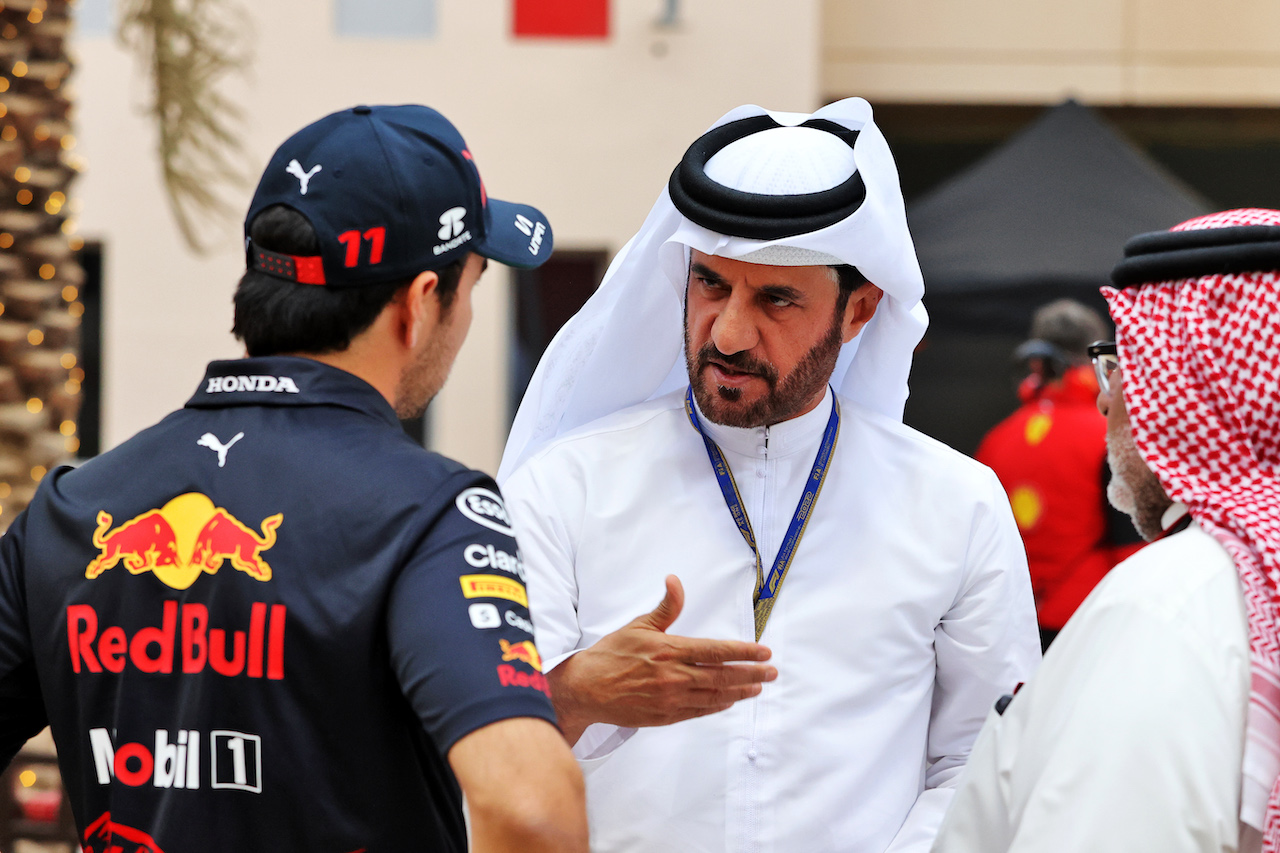 TEST BAHRAIN, Sergio Perez (MEX) Red Bull Racing with Mohammed Bin Sulayem (UAE) FIA President.
11.03.2022. Formula 1 Testing, Sakhir, Bahrain, Day Two.
- www.xpbimages.com, EMail: requests@xpbimages.com © Copyright: Moy / XPB Images