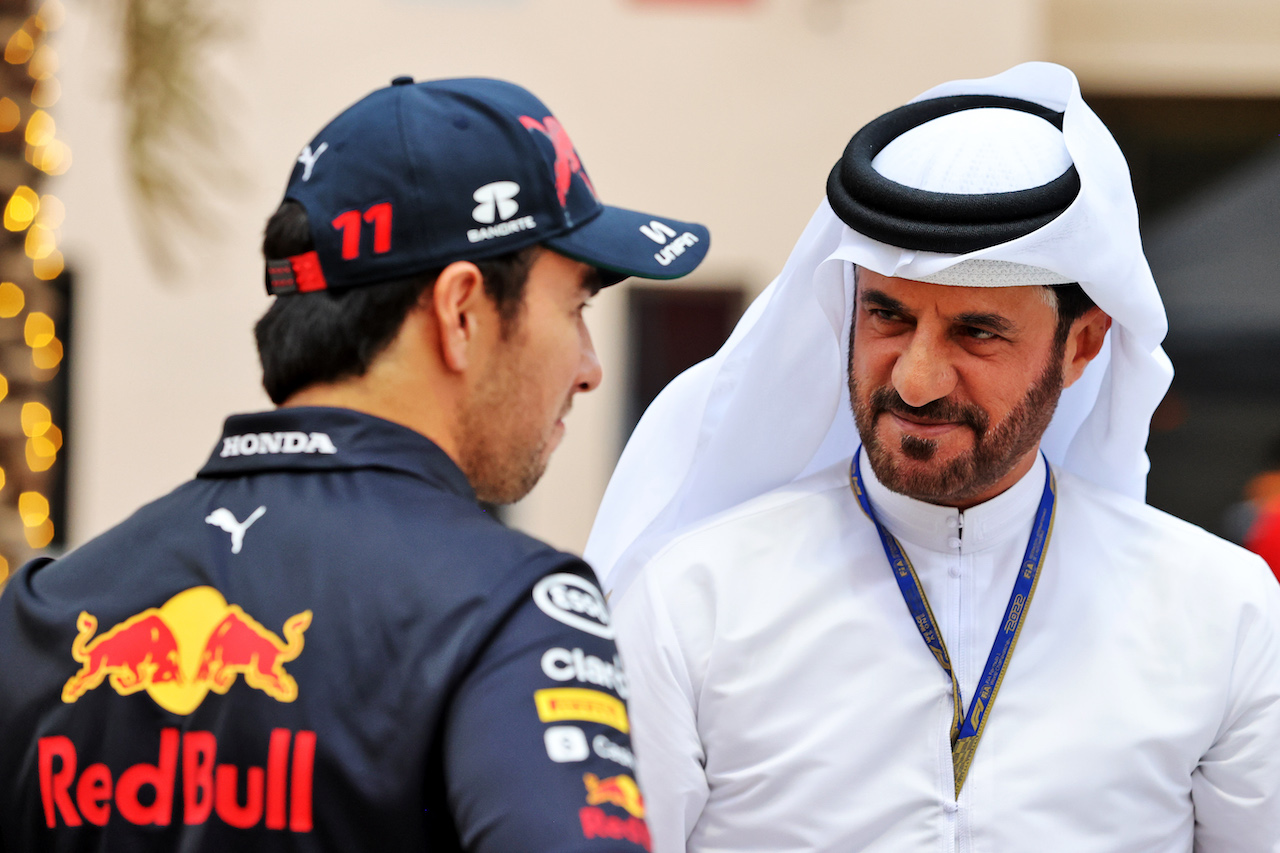 TEST BAHRAIN, Sergio Perez (MEX) Red Bull Racing with Mohammed Bin Sulayem (UAE) FIA President.
11.03.2022. Formula 1 Testing, Sakhir, Bahrain, Day Two.
- www.xpbimages.com, EMail: requests@xpbimages.com © Copyright: Moy / XPB Images