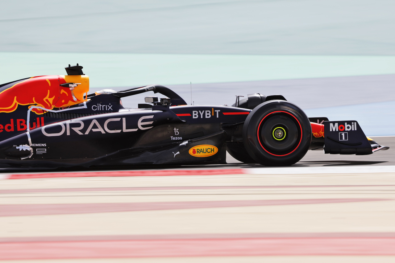 TEST BAHRAIN, Max Verstappen (NLD) Red Bull Racing RB18.
11.03.2022. Formula 1 Testing, Sakhir, Bahrain, Day Two.
- www.xpbimages.com, EMail: requests@xpbimages.com © Copyright: Bearne / XPB Images