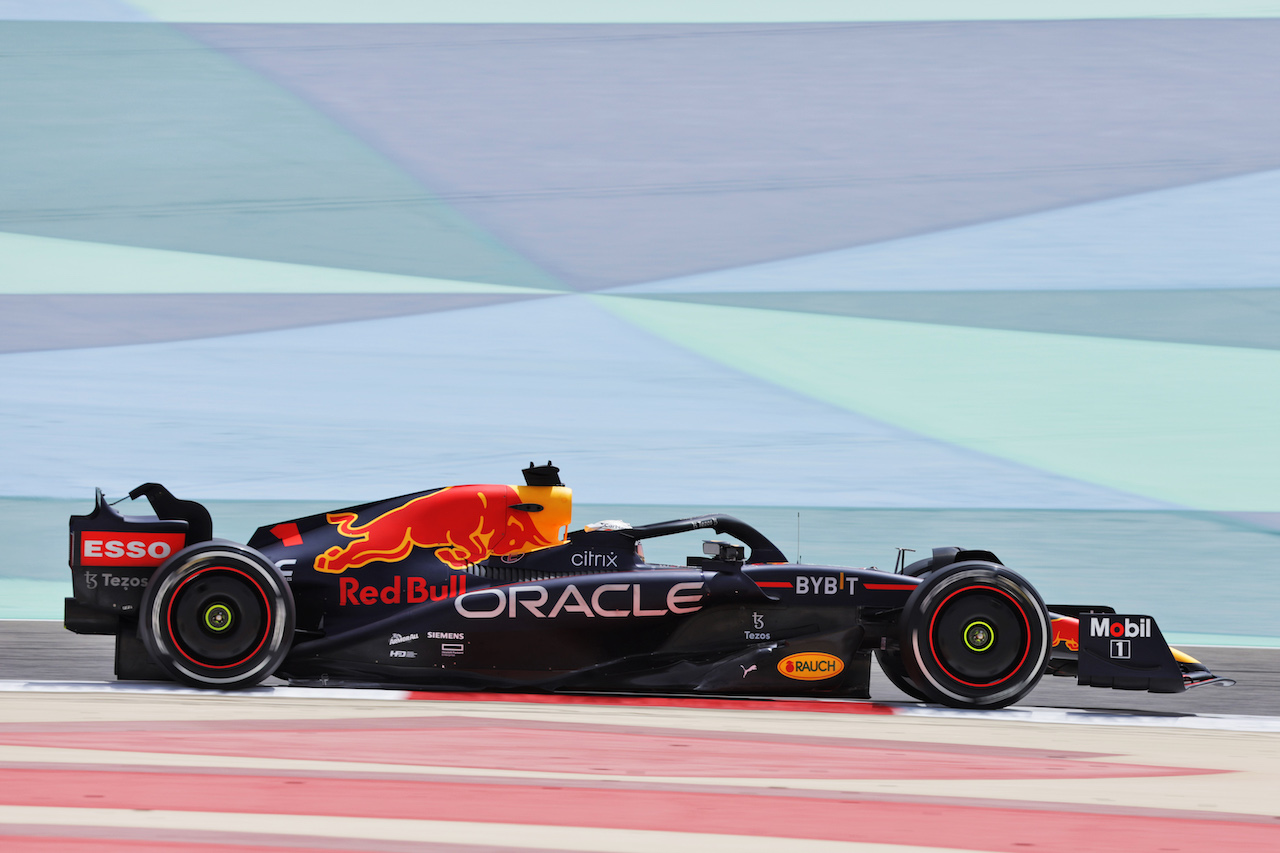 TEST BAHRAIN, Max Verstappen (NLD) Red Bull Racing RB18.
11.03.2022. Formula 1 Testing, Sakhir, Bahrain, Day Two.
- www.xpbimages.com, EMail: requests@xpbimages.com © Copyright: Bearne / XPB Images