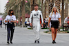 TEST BAHRAIN, (L to R): Fabiana Valenti (ITA) AlphaTauri Head Of Communications; Pierre Gasly (FRA) AlphaTauri; e Becky Barlex (GBR) Formula One Events Entertainment Producer.
11.03.2022. Formula 1 Testing, Sakhir, Bahrain, Day Two.
- www.xpbimages.com, EMail: requests@xpbimages.com © Copyright: Bearne / XPB Images