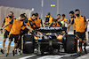 TEST BAHRAIN, Mechanics go out to collect the McLaren MCL36 of Lando Norris (GBR), who stopped on track.
11.03.2022. Formula 1 Testing, Sakhir, Bahrain, Day Two.
- www.xpbimages.com, EMail: requests@xpbimages.com © Copyright: Bearne / XPB Images
