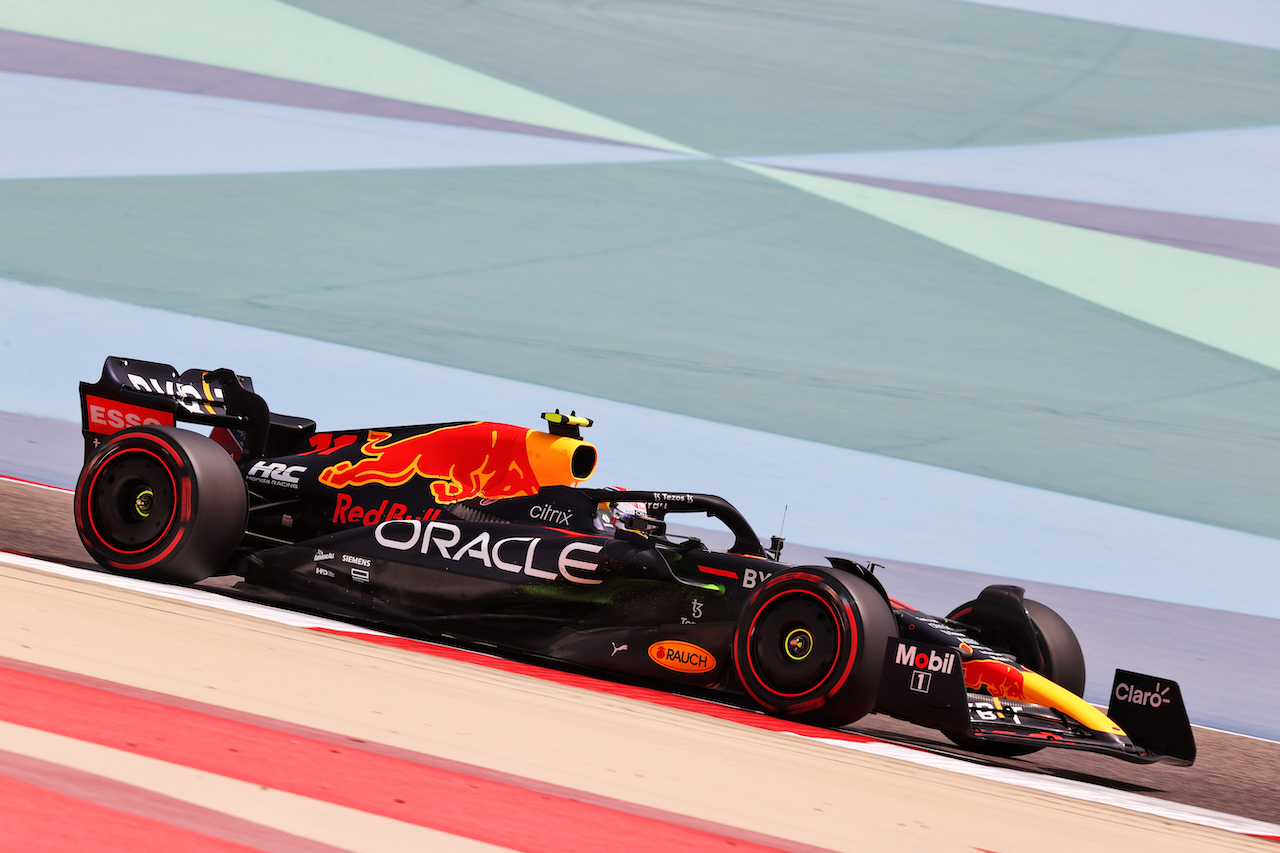 TEST BAHRAIN, Sergio Perez (MEX) Red Bull Racing RB18.
12.03.2022. Formula 1 Testing, Sakhir, Bahrain, Day Three.
- www.xpbimages.com, EMail: requests@xpbimages.com © Copyright: Moy / XPB Images