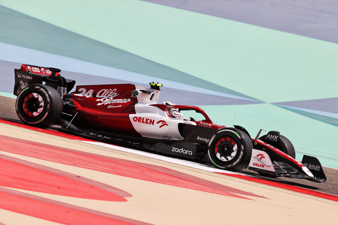 TEST BAHRAIN, Guanyu Zhou (CHN) Alfa Romeo F1 Team C42.
12.03.2022. Formula 1 Testing, Sakhir, Bahrain, Day Three.
- www.xpbimages.com, EMail: requests@xpbimages.com © Copyright: Moy / XPB Images
